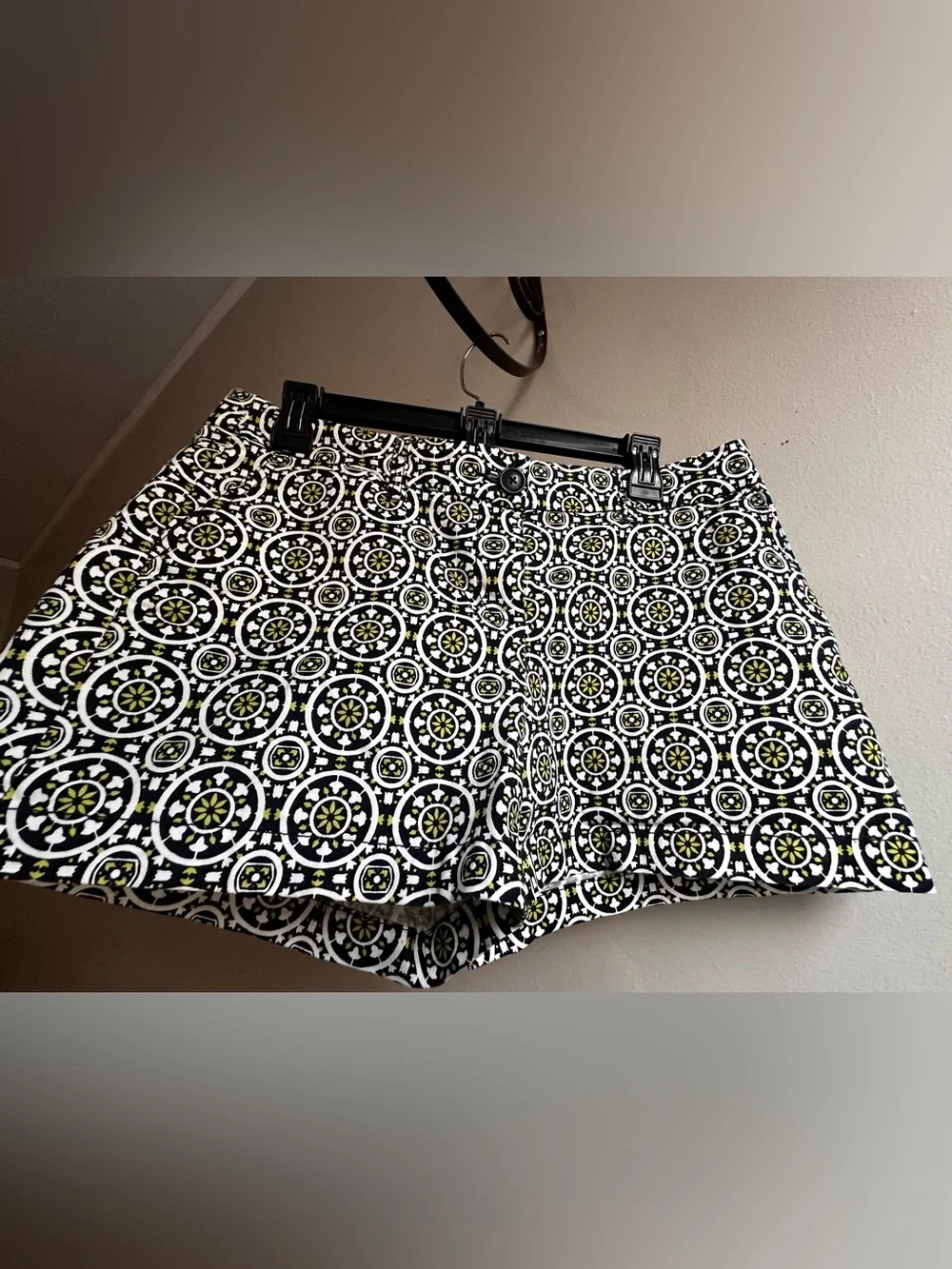 crown & ivy Olive and Black Patterned High-Waist Women's Shorts 98%cotton
